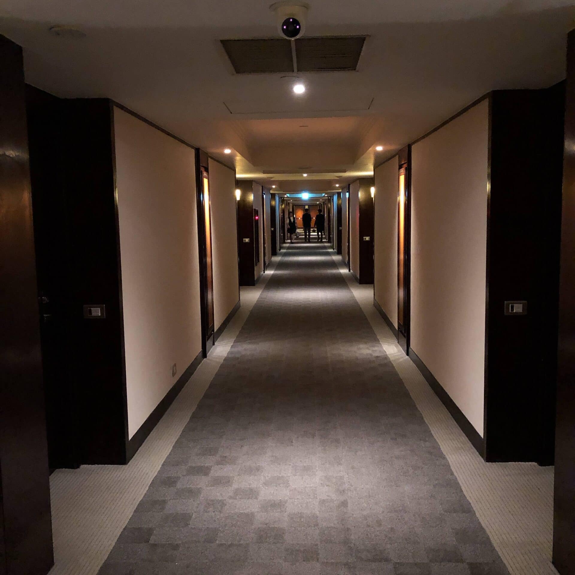 ホテル廊下