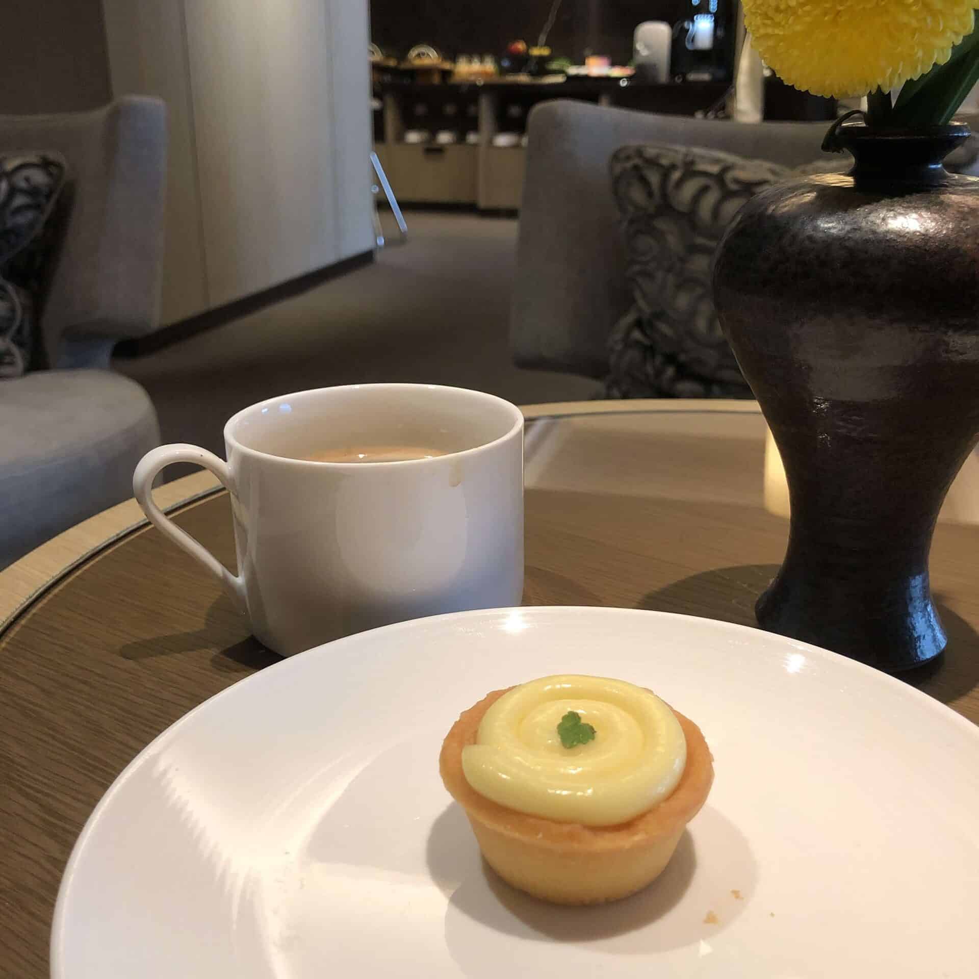 レモンタルトとコーヒー