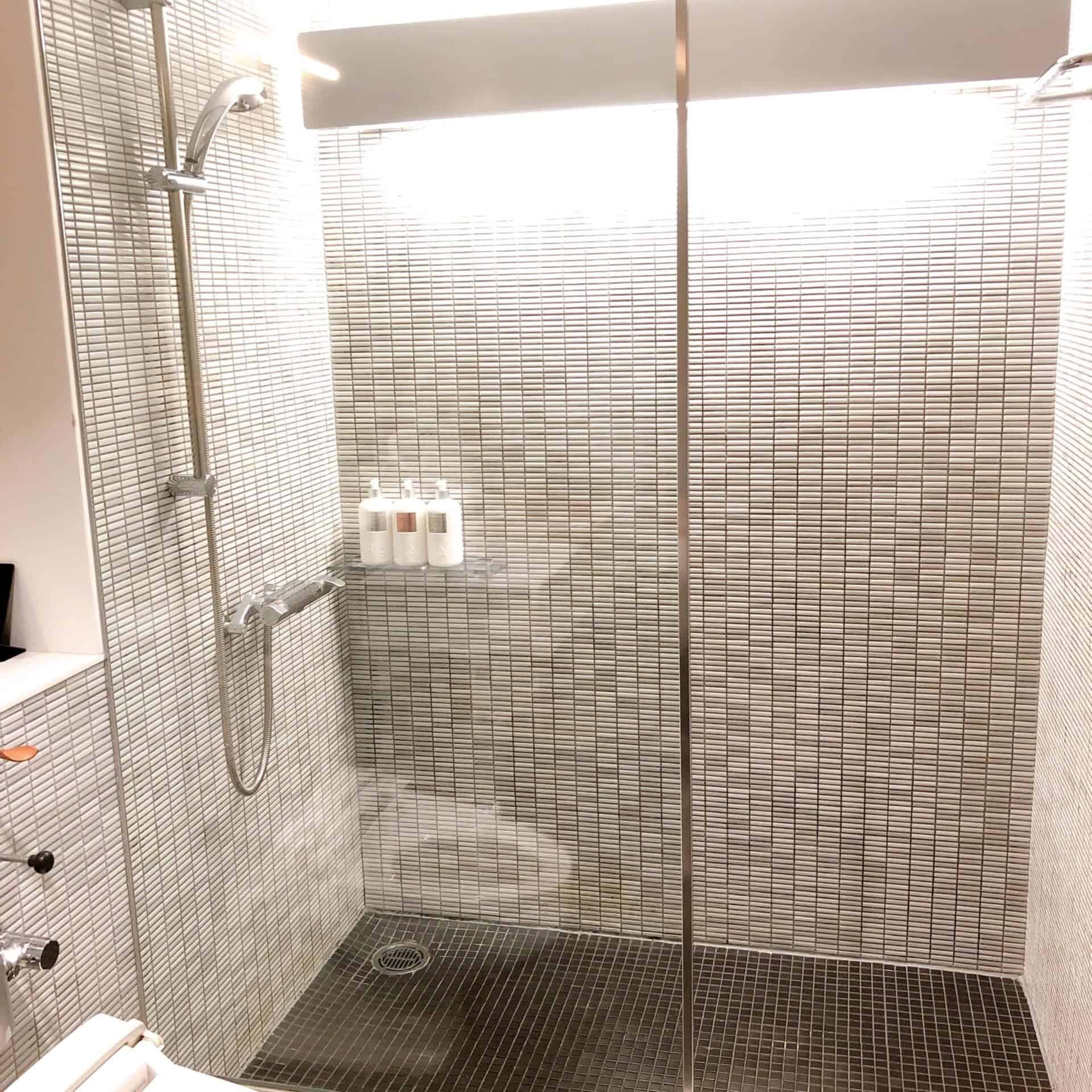 シャワールーム