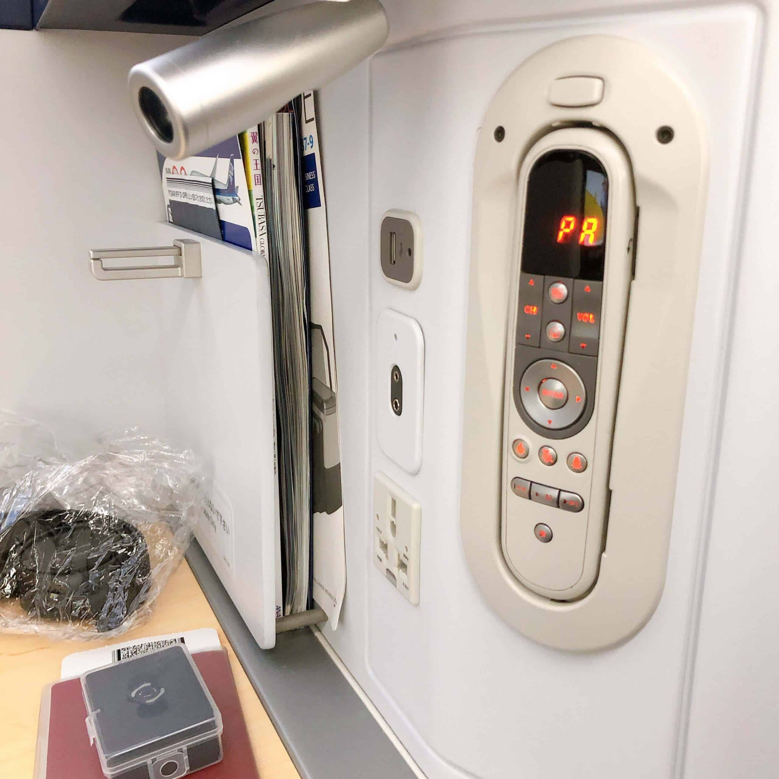 ビジネスクラスシートの細かい設備