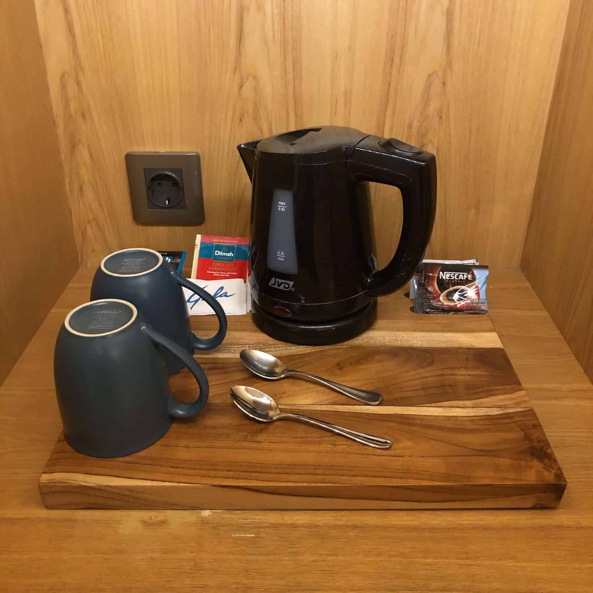 コーヒーとティーバッグ