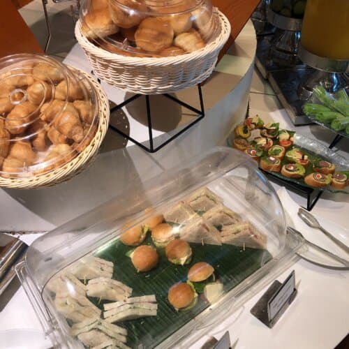 ラウンジで提供されている軽食