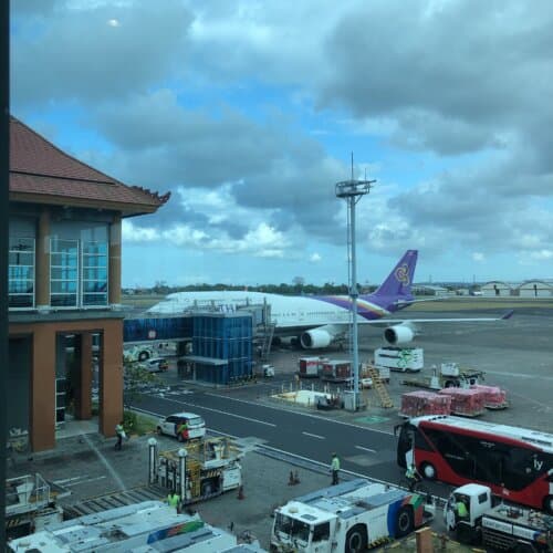 待合室からみたタイ航空B747