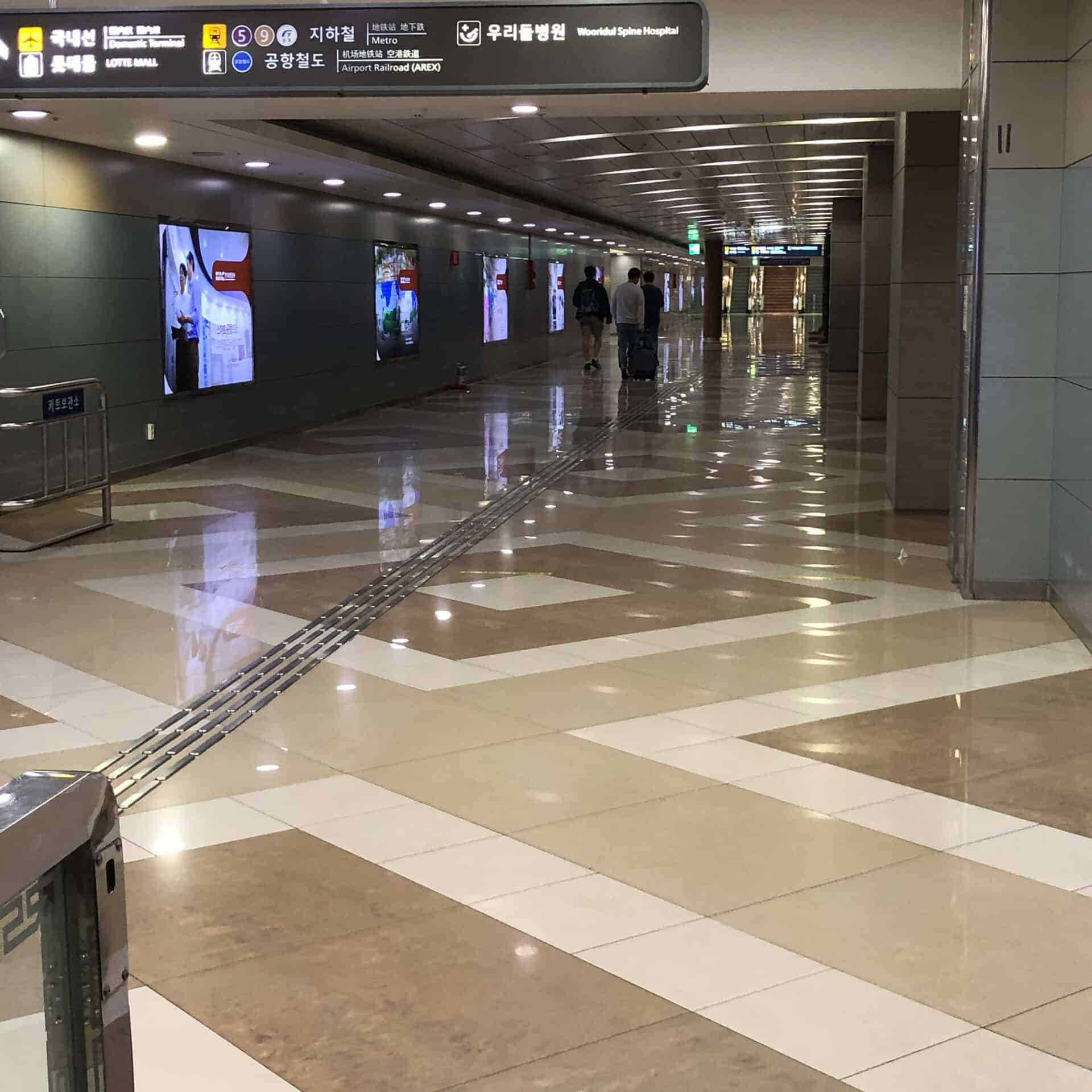 空港鉄道に続く道