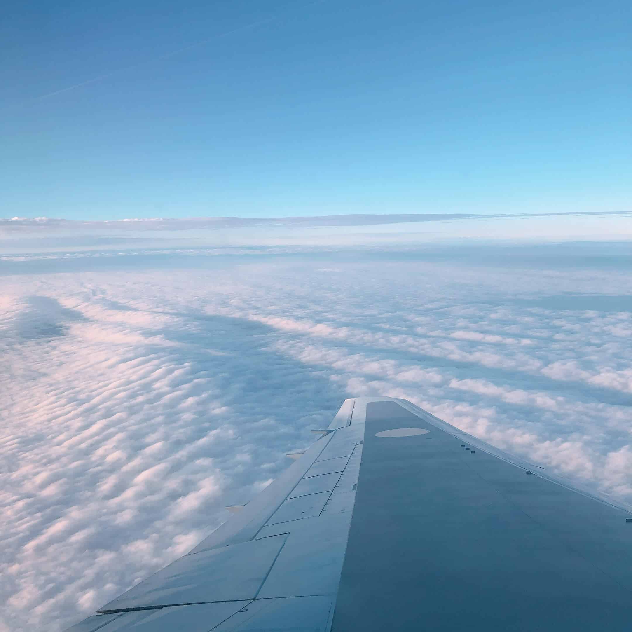 日本国内線で撮影した空の様子
