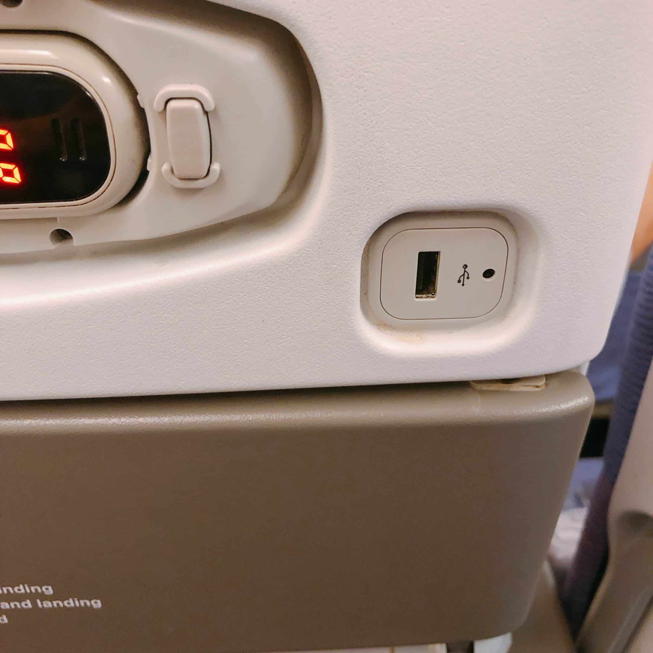 液晶画面隣にあるUSBポート