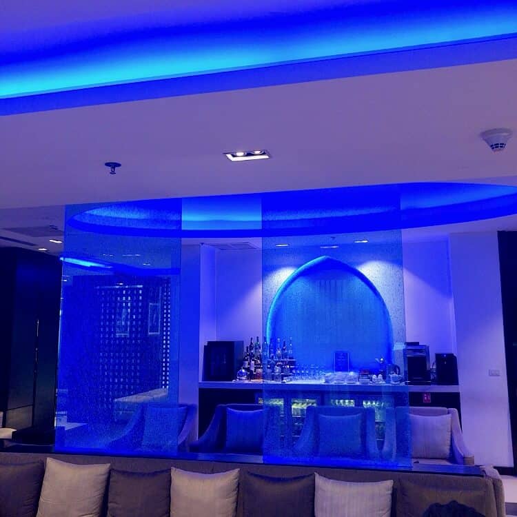 ラウンジ内観全体