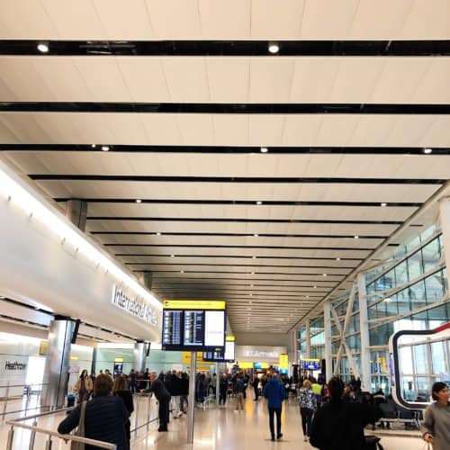 ヒースロー空港到着ロビー