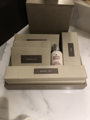 アメニティは箱の中に収納されている