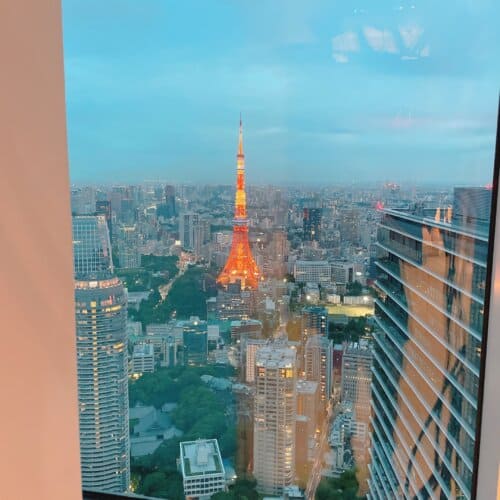 夕暮れ時の東京タワー