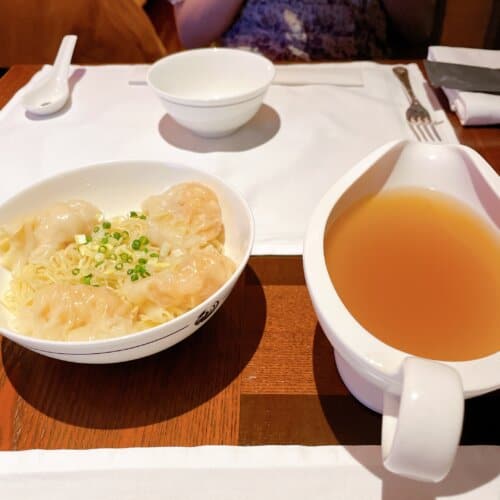 ヘイフンテラスの海老ワンタン麺