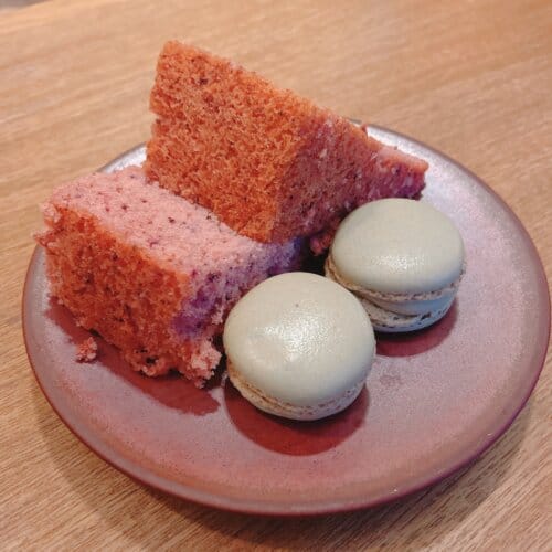 シフォンケーキとマカロン
