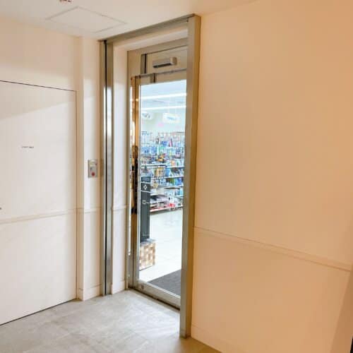 ホテルに隣接しているローソン