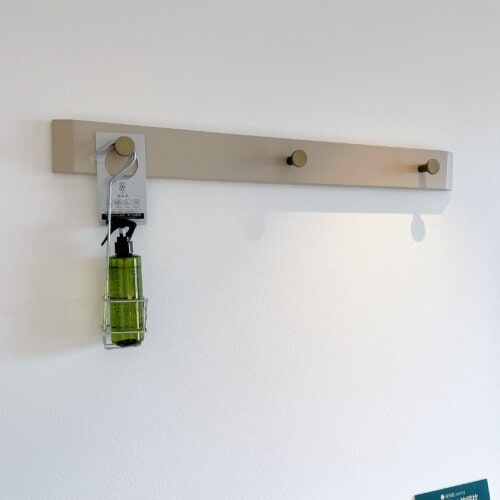 ハンガー掛けと消臭スプレー