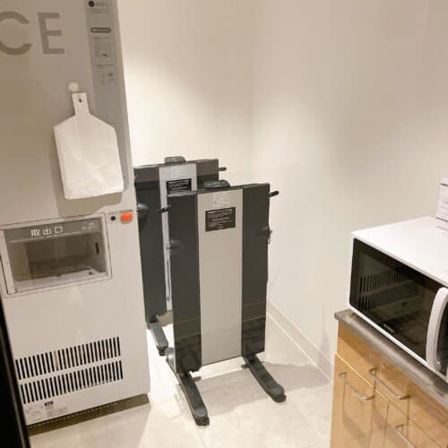 製氷器と電子レンジ