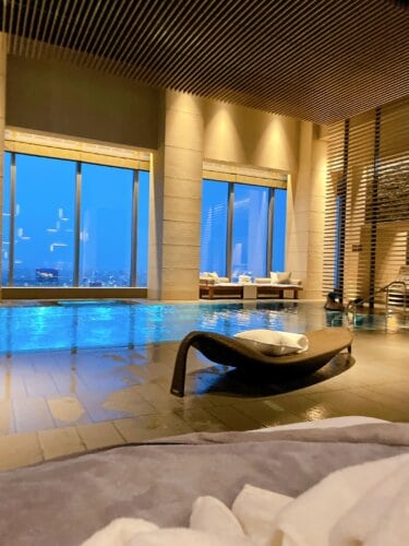 木の葉型のソファ