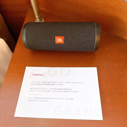 ベッドサイドにあるBluetoothのスピーカー