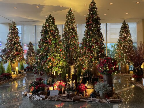 グランドハイアット東京のロビーに飾られているクリスマスツリー