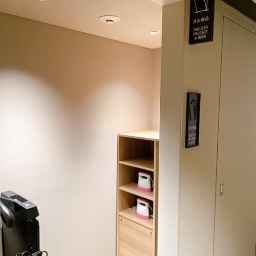 ズボンプレッサーとスチームアイロン