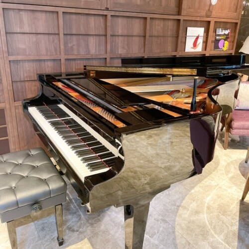 グランドピアノ