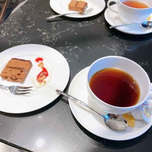 ティータイムに提供されたティーとお茶菓子