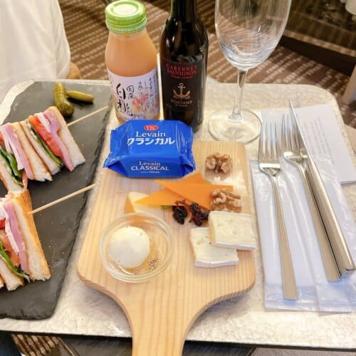 注文した軽食とドリンク