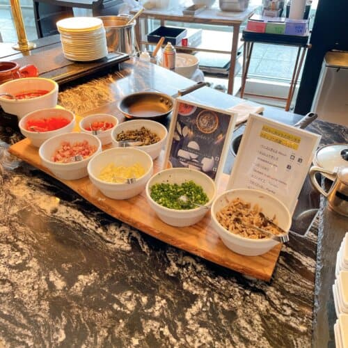 オムレツの具材とソース