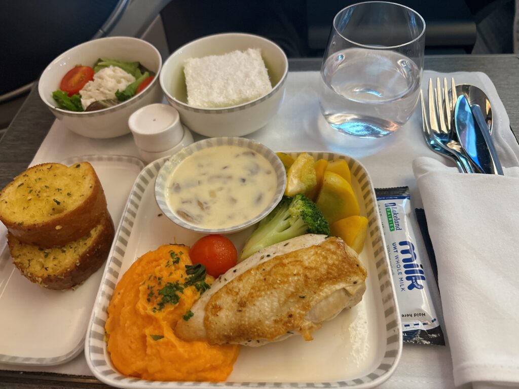 シンガポール航空の機内食は超絶品！エコノミー・ビジネスクラス別に徹底レビュー！ | マイルの覇王｜陸マイラーと旅ブロガー