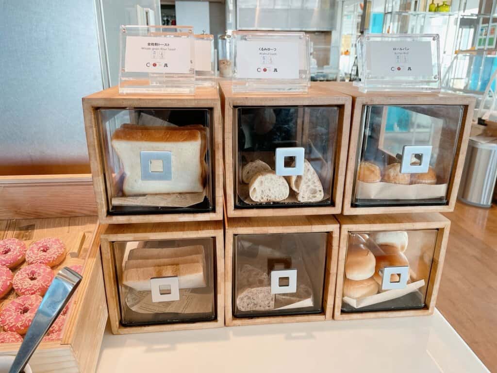 食パンやテーブルロールパン