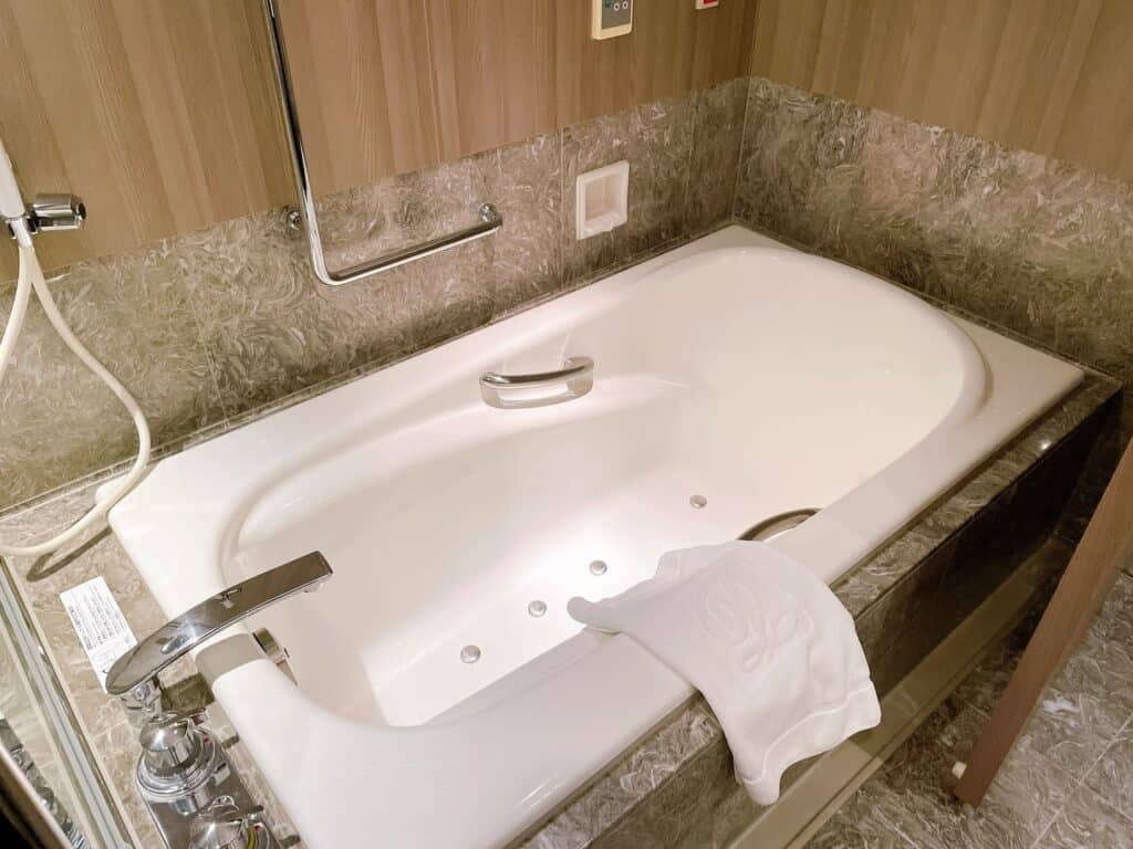 深めの作りバスタブ