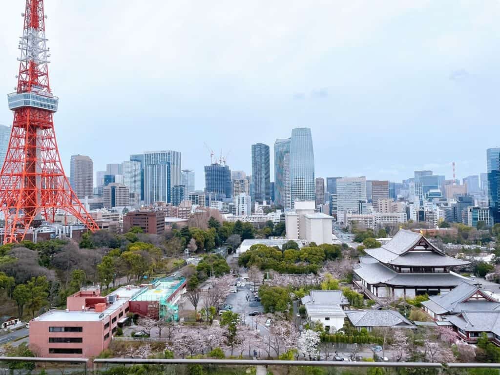 バルコニーから見える東京タワー方面の景色