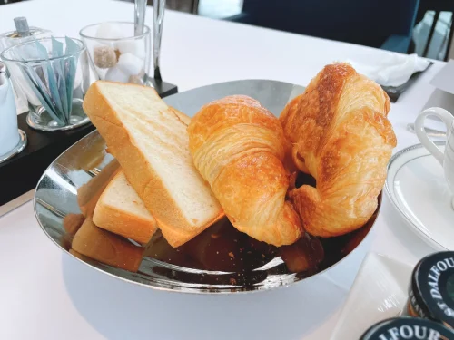 トーストとクロワッサン