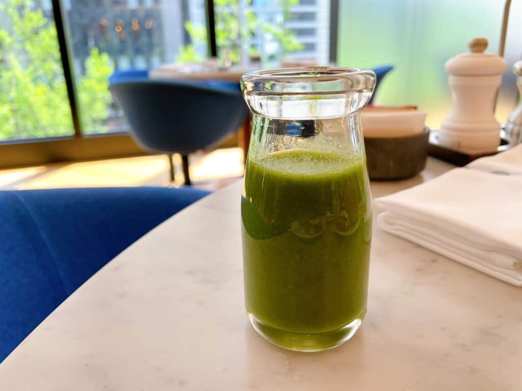 スタッフの方が持ってきたスムージー