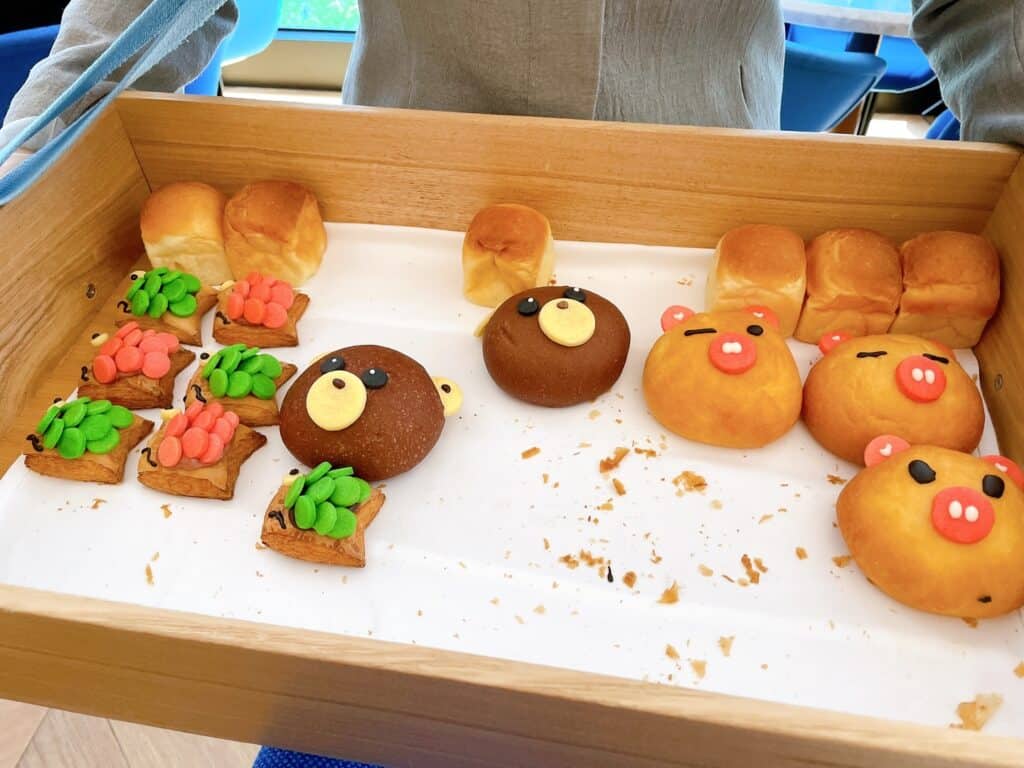 スタッフの方が持ってきたかわいいパン