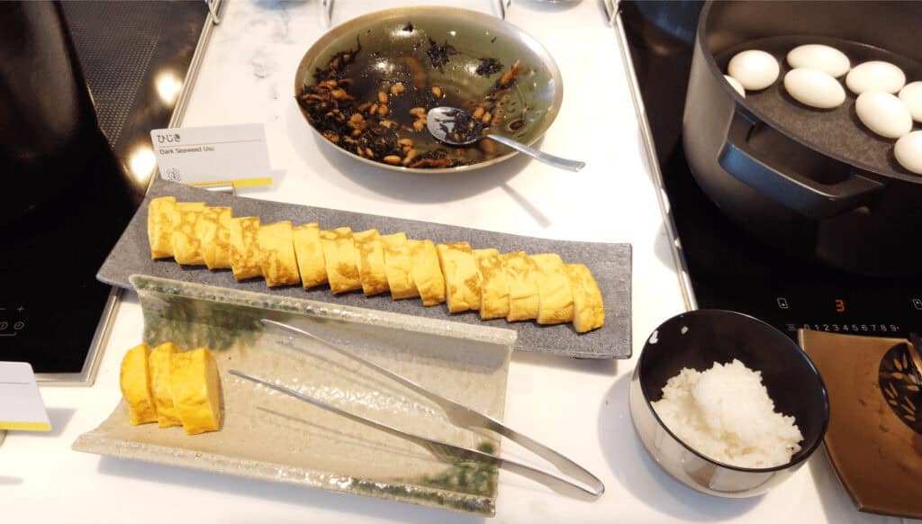 ひじきに卵焼き