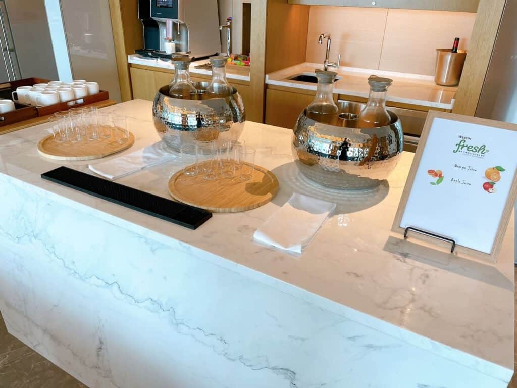 オレンジジュースとアップルジュース
