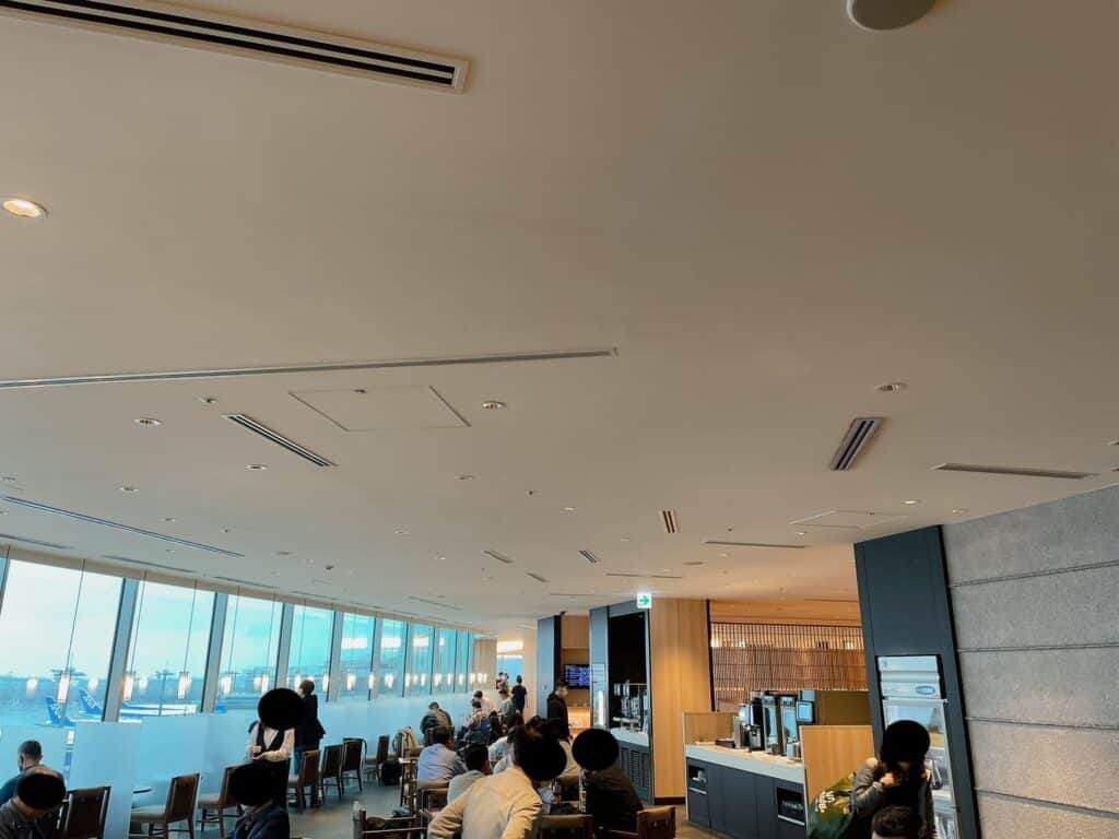 田空港国際線JALサクララウンジ内の様子