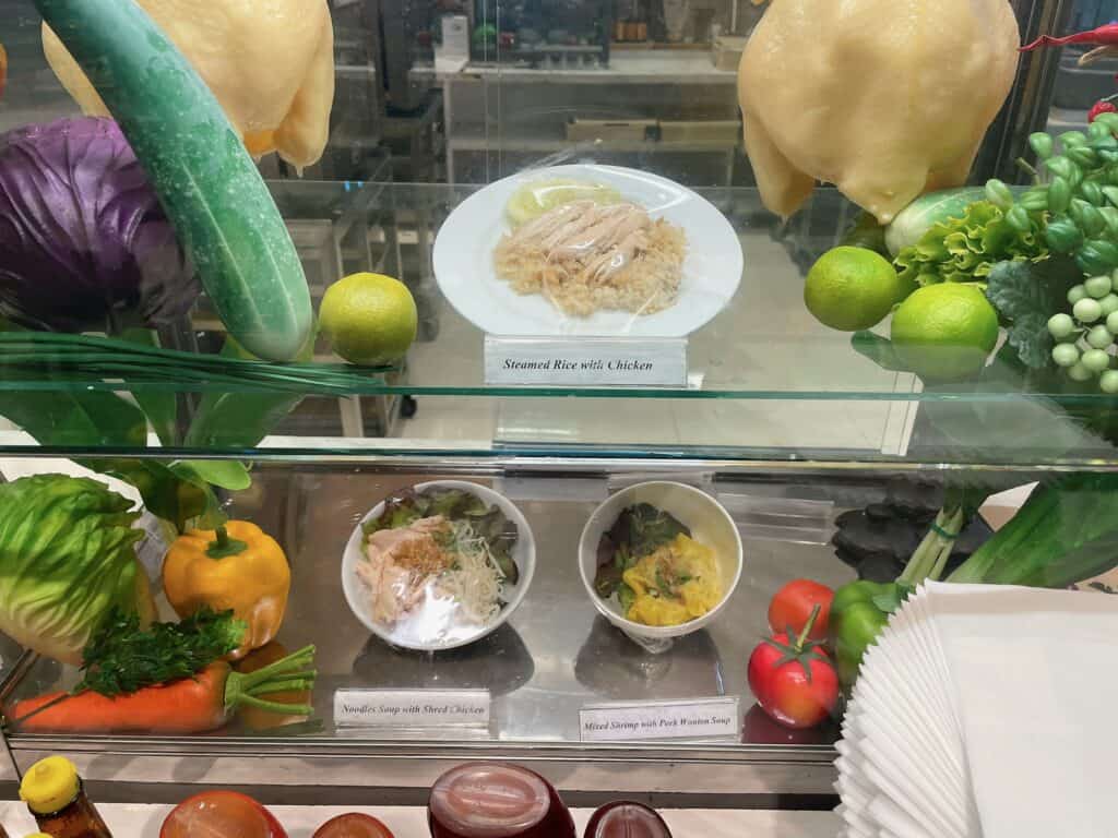 ミラクルラウンジで提供されるタイ料理