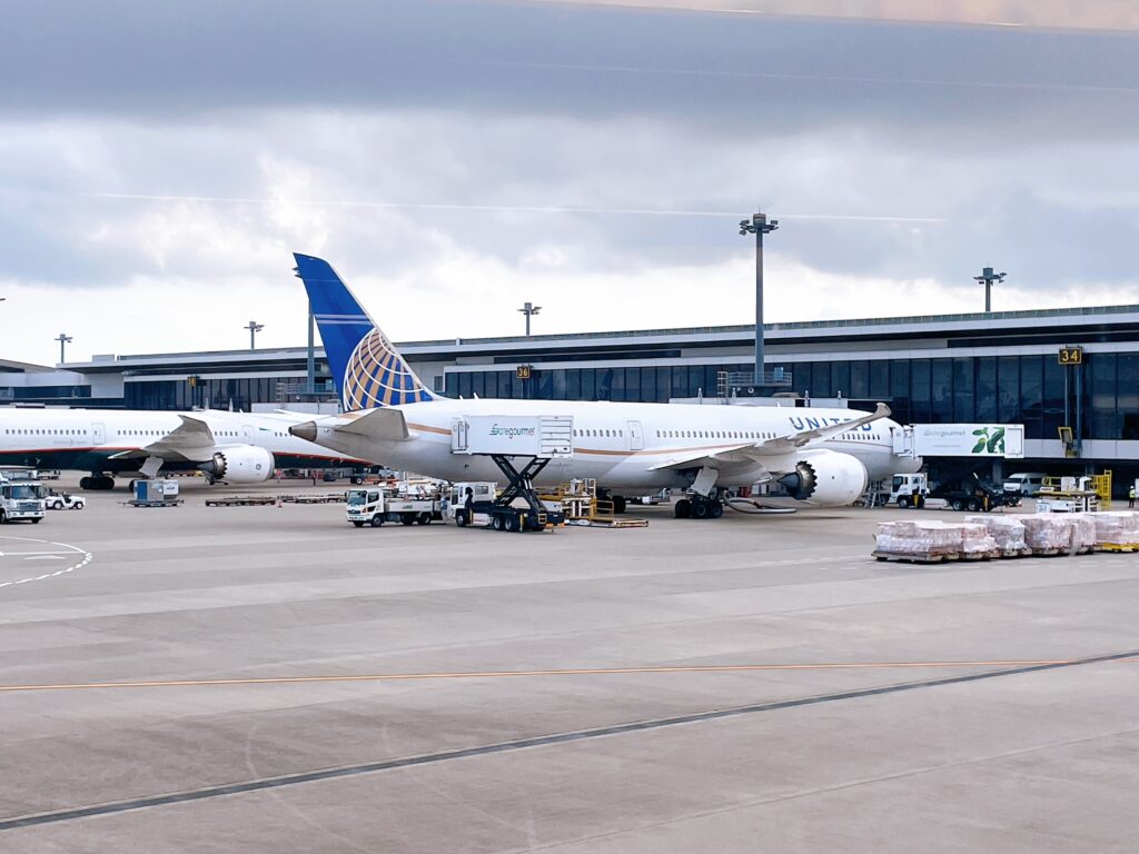 ユナイテッド航空 スターアライアンスゴールド 空港ラウンジ優先搭乗手荷物追加や優先座席優先 anaアシアナ航空シンガポール航空2024年2月 -  施設利用券