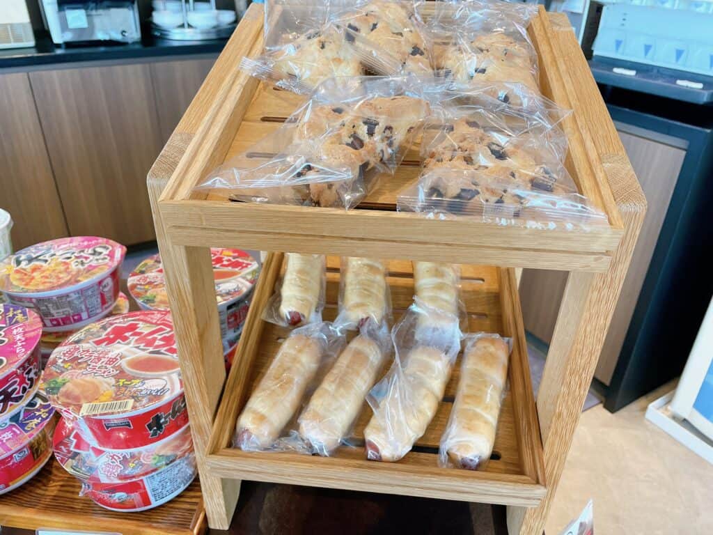 チョコチップスコーンにウインナードッグ