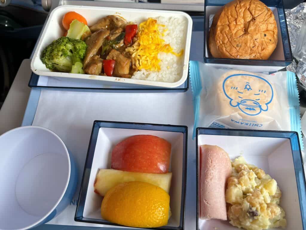 台湾から成田空港へ向かう際に提供されたチャイナエアラインの機内食