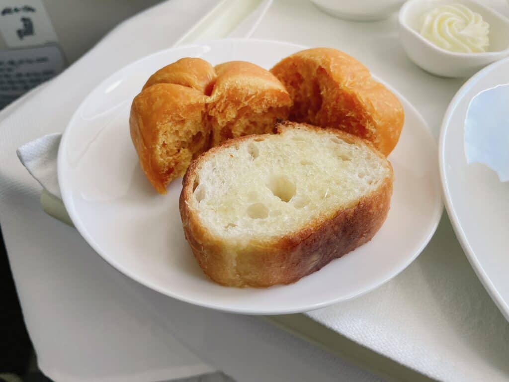 羽田→ハノイ便ビジネスクラスのパン