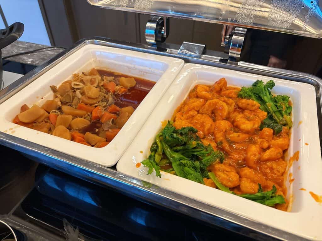 肉じゃがとエビチリ