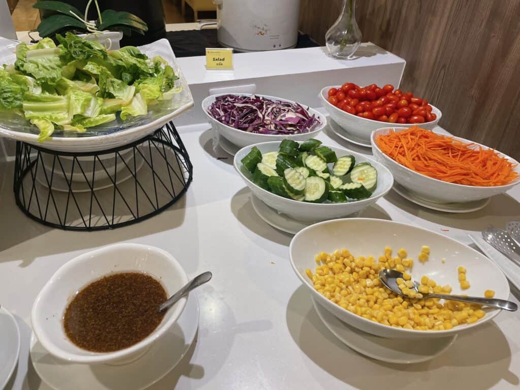 サラダコーナー