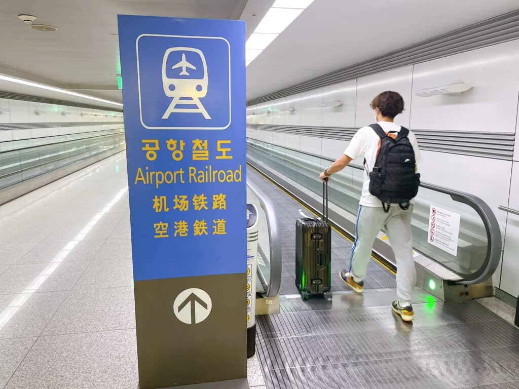 仁川空港の空港鉄道乗り場につながる歩く歩道