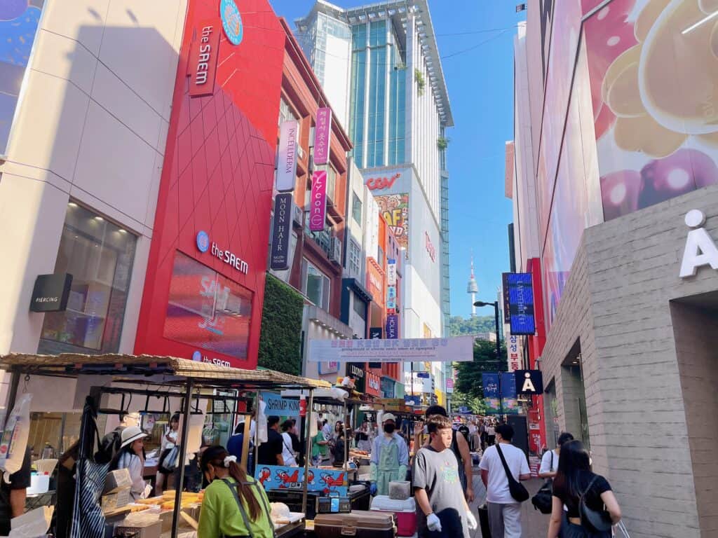ソウル明洞の街並み