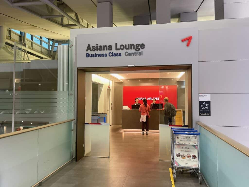 アシアナビジネスクラスラウンジセントラルの入り口