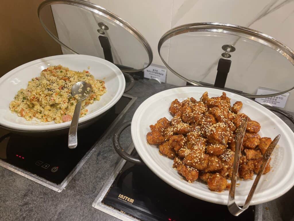 チャーハンやチキンなど