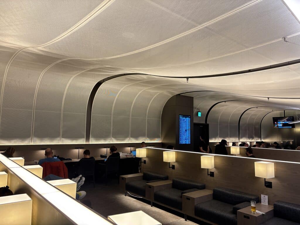 Sky Lounge south内の様子