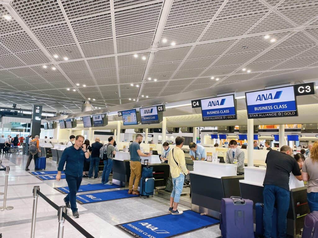 成田空港ANAビジネスクラスカウンター
